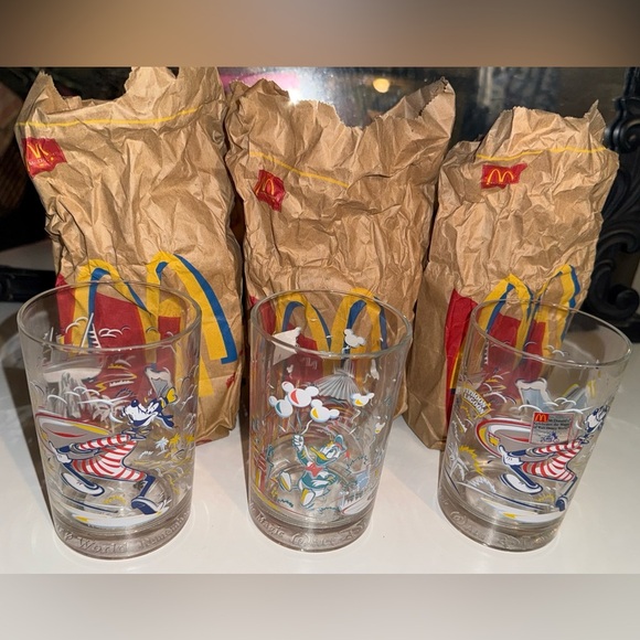 Vintage Walt Disney World 25th Anniversary McDonald's Drinking Glasses 3 Pieces - Picture 8 of 8